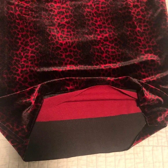 Vince Camuto Red Leopard Velvet Skirt Medium M - Picture 10 of 10